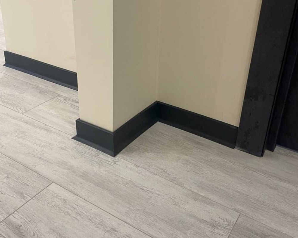 Плинтус ХДФ Dollken S60 60 мм х 2,575м 1001 Чёрный