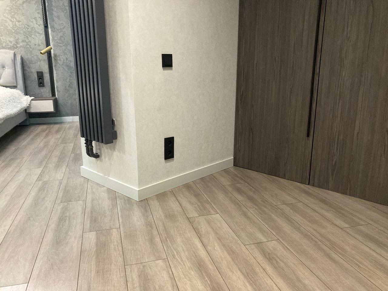 Плинтус Волшебная Палочка Самоцветы 81мм 2,0м 104