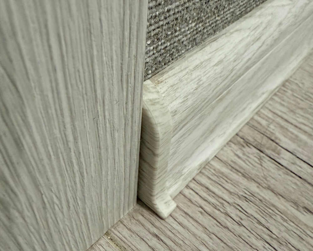 Плинтус ПВХ Волшебная палочка 58мм 2,2м 5801