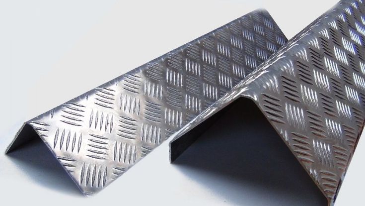 Угол рифлёный алюминиевый Укв 02.2000.500 60х30 мм
