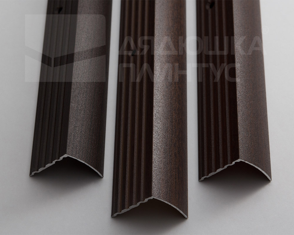 Порог угловой ПУ 04.1800.093 Мербау