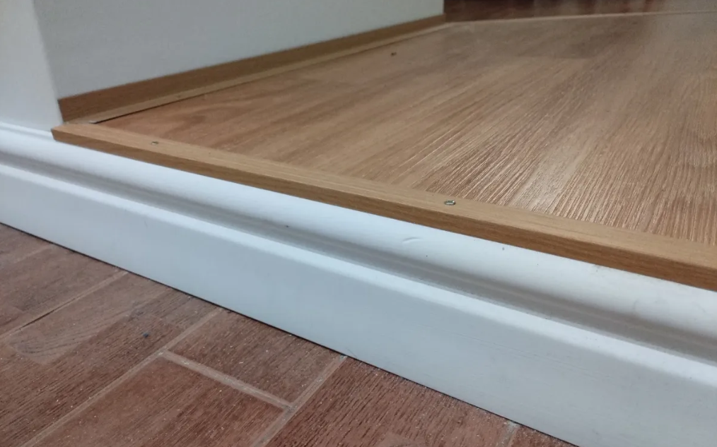 Порог угловой ПУ 01.2700.053 0,9 м Бук беленый