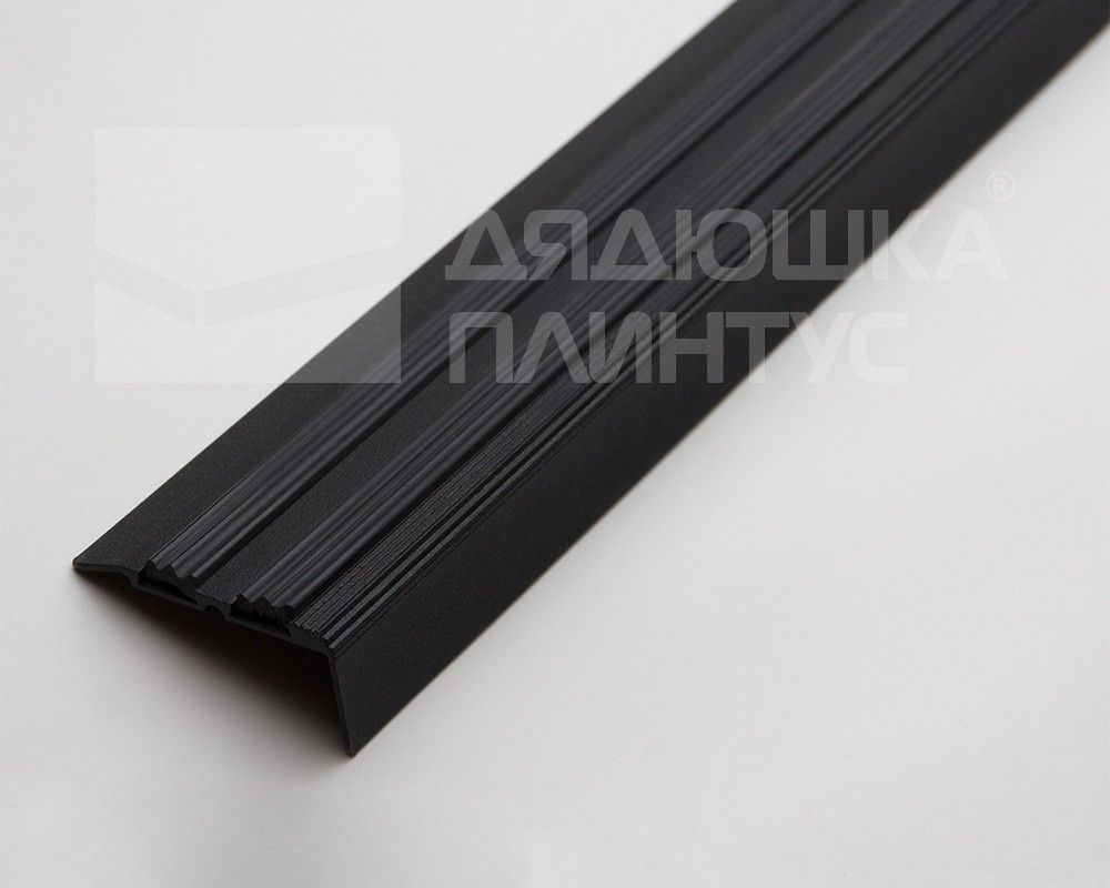 Порог угловой ПУ 07.1800.15 Черный