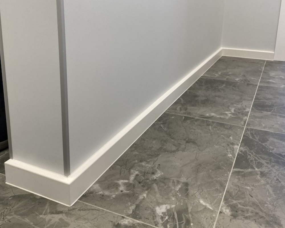 Плинтус ХДФ Dollken Cubu Flex Life 80мм х 2,5 м 1005 Белый RAL 9003