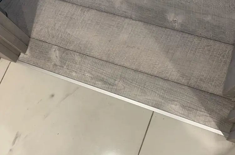 PV101-02 Профиль T-образный плоский MS Серебро матовое 10мм х 2.7м