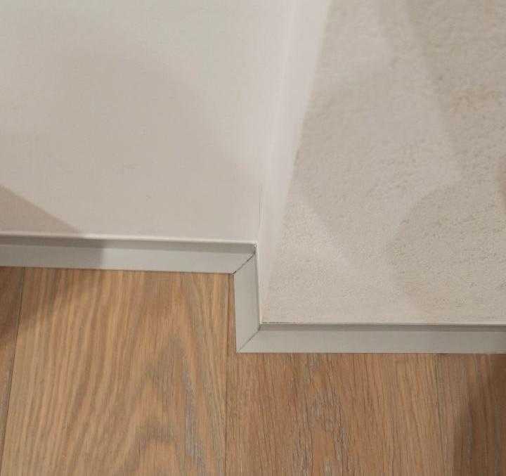 Микроплинтус SL16X25-001 16х25х2000мм Без покрытия