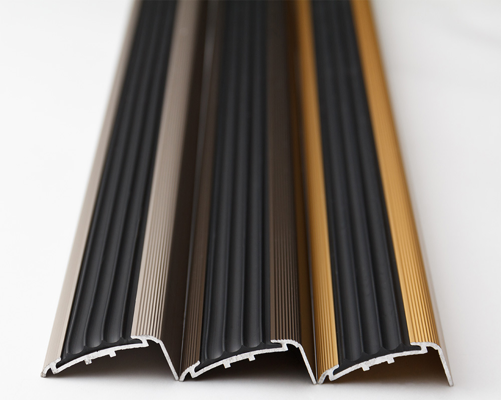 Порог угловой ПУ 71.2700.202л Золото