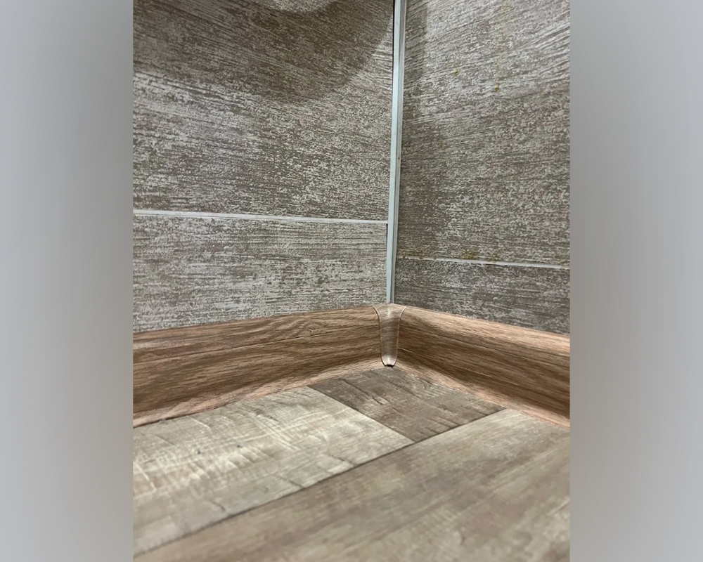 Плинтус ПВХ Идеал Классик 70мм 2,2м 292 Орех миланский