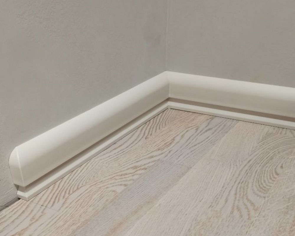 Плинтус из полистирола высокой плотности HI WOOD под подсветку LB98 98,0мм х 19,5мм х 2,0м.