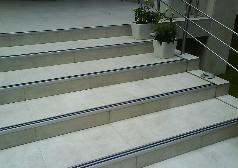 Порог угловой ПУ 71.900.001ч Алюминий