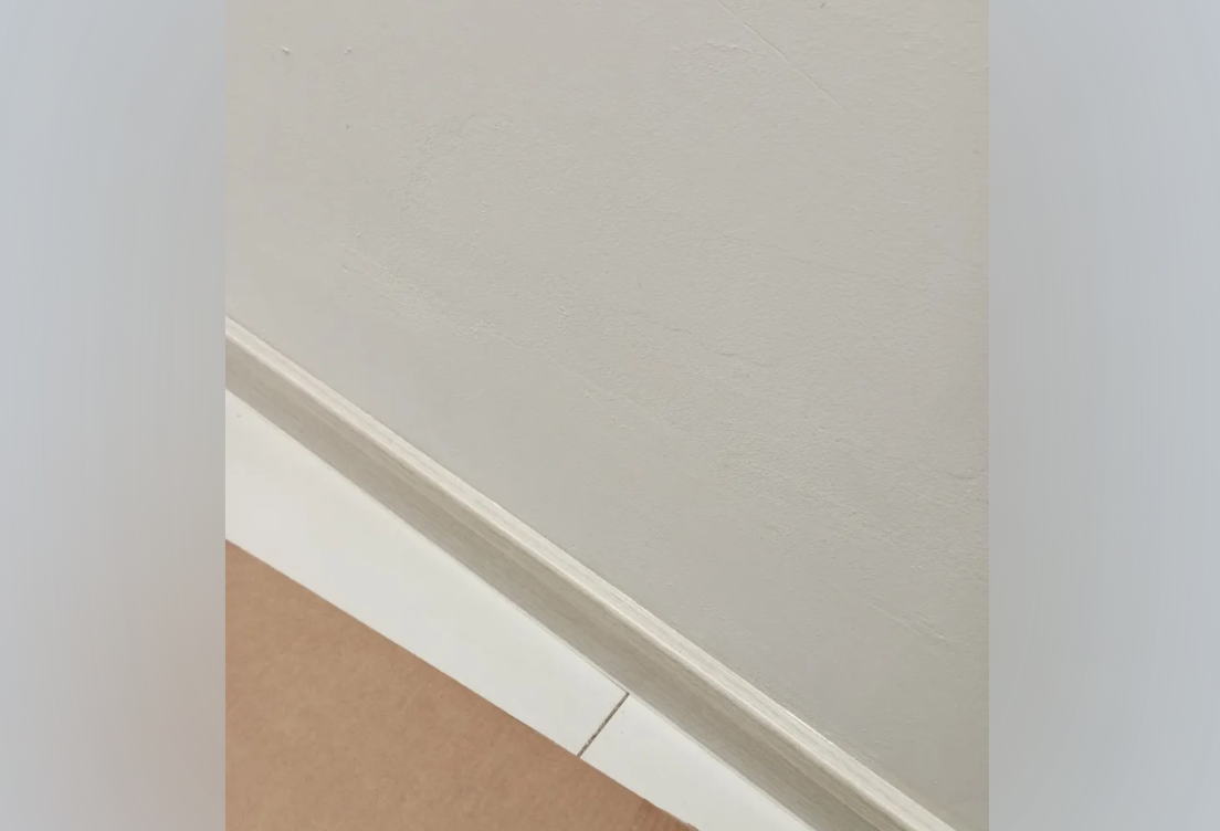 Плинтус ПВХ Cezar матовый с мягким краем HI-LINE PRESTIGE 335 Травертин хель