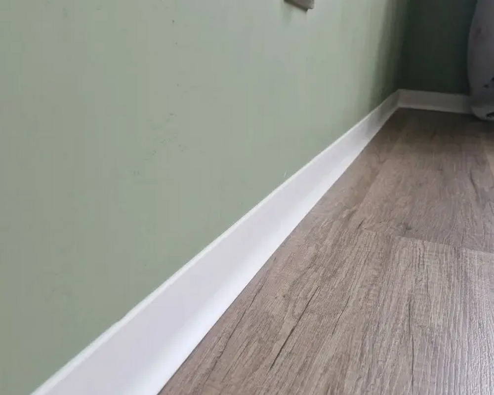 Плинтус из полистирола высокой плотности Волшебная Палочка 60*20*2000. MSPOL 122 Белый под покраску