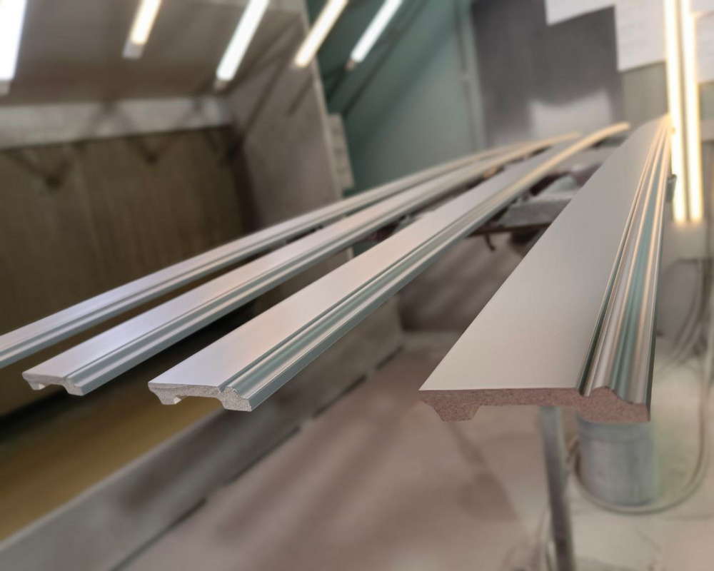 Плинтус из полистирола высокой плотности Волшебная Палочка 100*13*2000. MSPOL 103. Окраска включена в стоимость