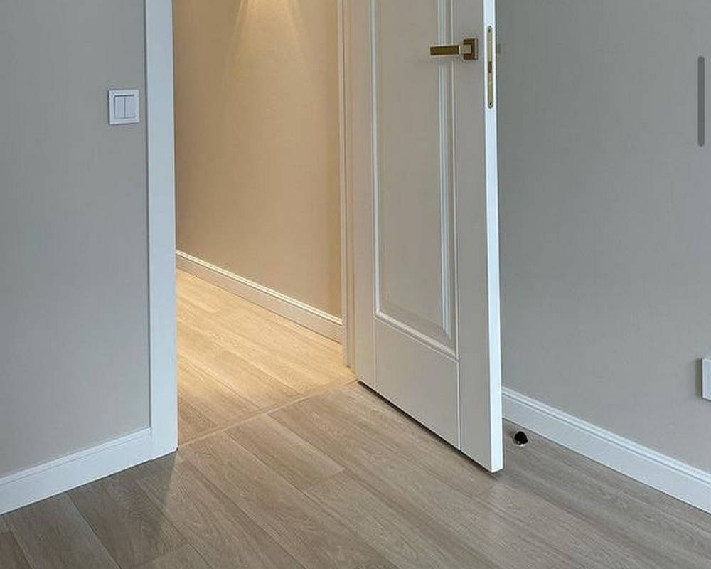 Плинтус NMC FD21 Wallstyl 130*20*2000. Окраска включена в стоимость