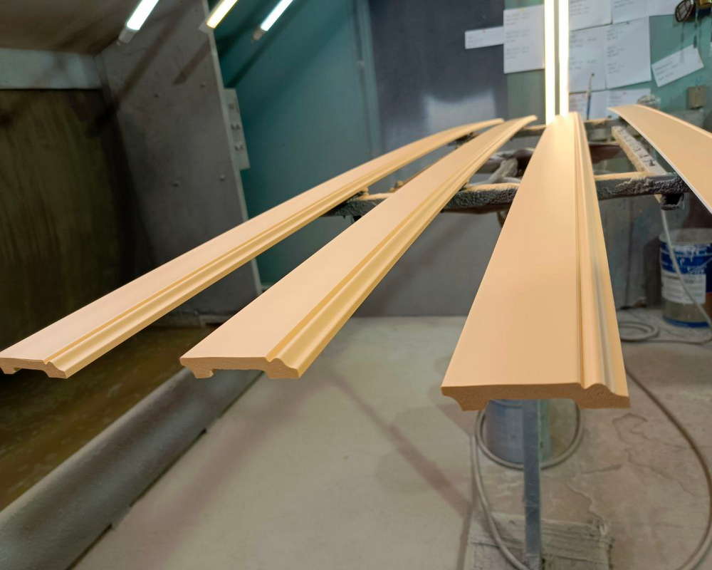 Плинтус из полистирола высокой плотности Волшебная Палочка 100*13*2000. MSPOL 103. Окраска включена в стоимость