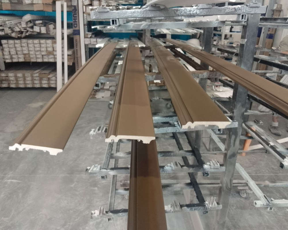 Плинтус из полистирола высокой плотности Волшебная Палочка 100*13*2000. MSPOL 103. Окраска включена в стоимость