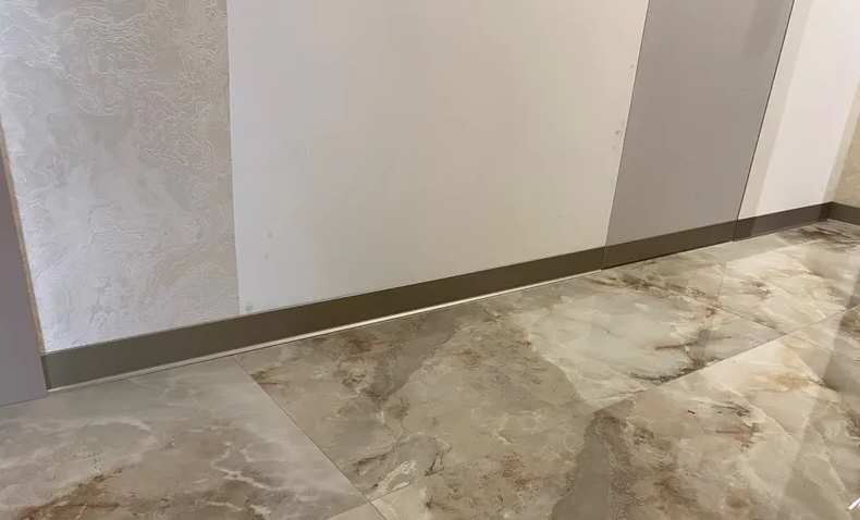 Плинтус алюминиевый Волшебная Палочка 40мм 3,0м Шампань матовая