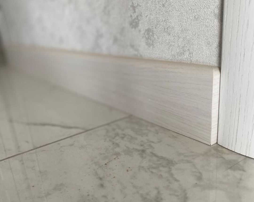 Плинтус напольный Arbiton Integra 05 Дуб Сити