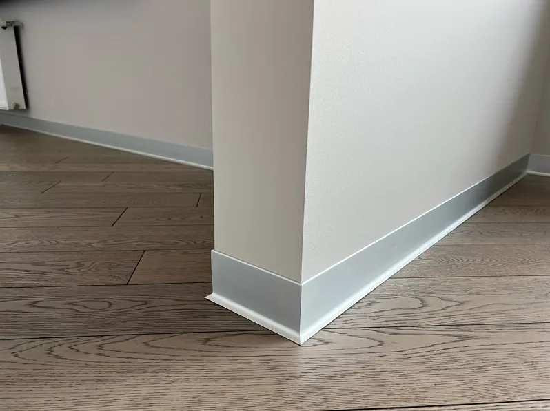 Плинтус алюминиевый Волшебная палочка 40 мм 3,0 м Серебро матовое