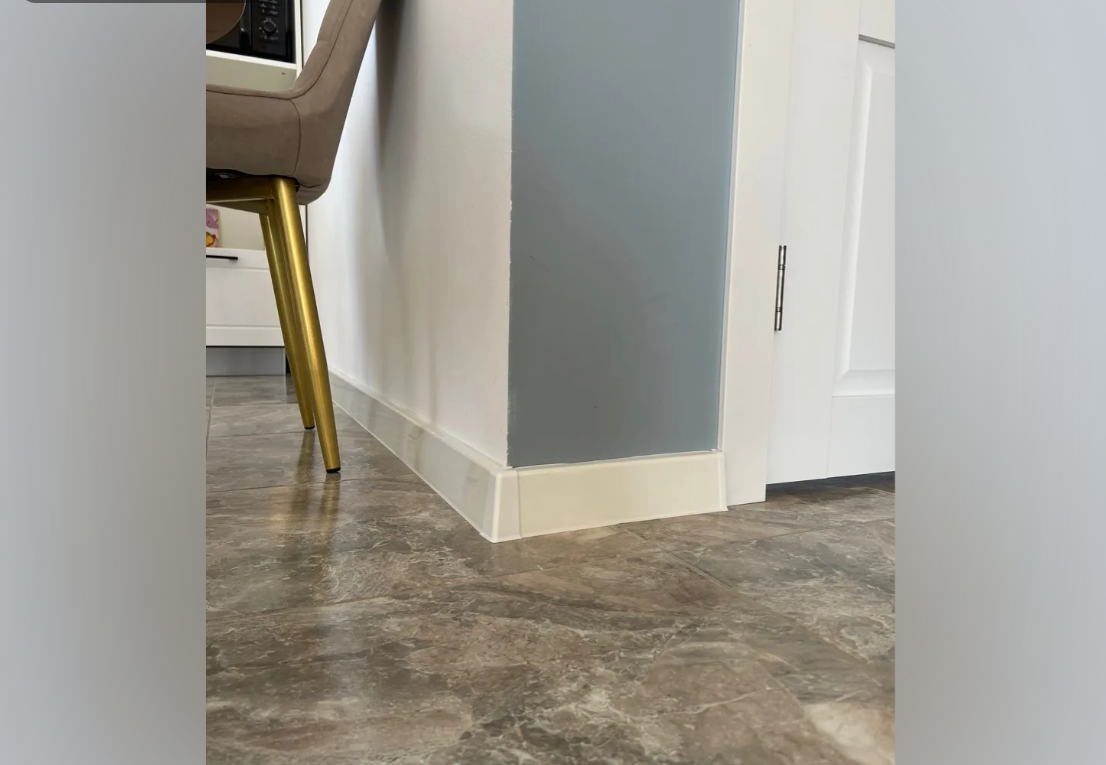 Плинтус ПВХ Cezar матовый с мягким краем HI-LINE PRESTIGE 335 Травертин хель