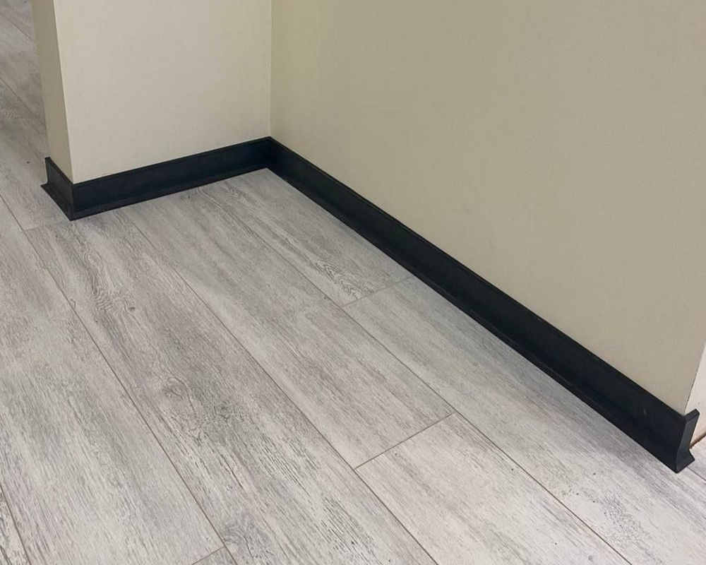 Плинтус ХДФ Dollken S60 60 мм х 2,575м 1001 Чёрный