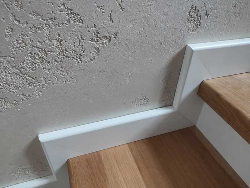 Плинтус МДФ Лука Пл 80МДФ.2700.Point line 24040 Дуб кантри белый