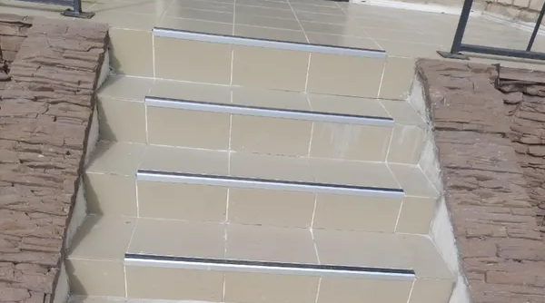 Порог угловой ПУ 71.900.001ч Алюминий