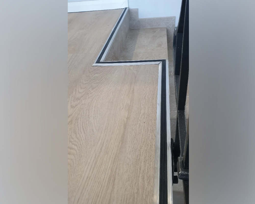 Порог одноуровневый ПС 08.2700.201л Серебро