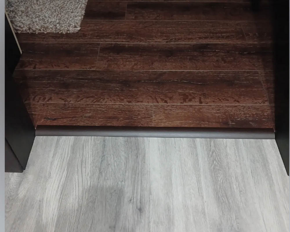 Самоклеящийся порог ЛС 35.1800.4092т Вишня темная