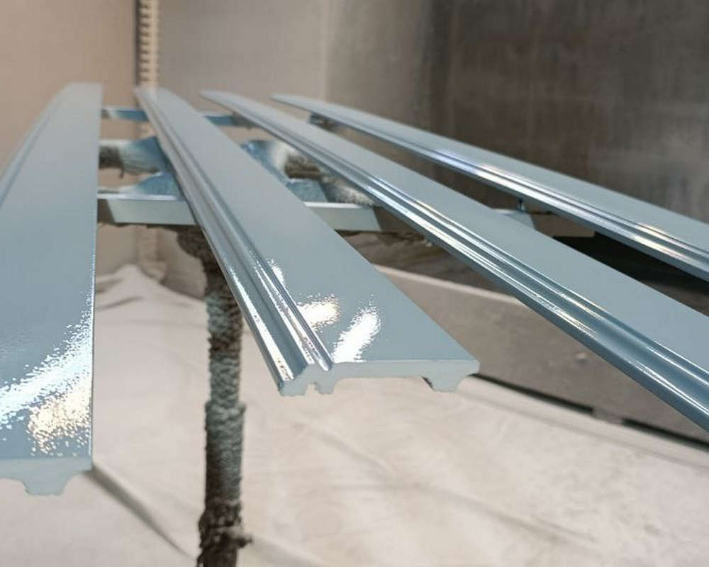 Плинтус из полистирола высокой плотности Волшебная Палочка 100*13*2000. MSPOL 103. Окраска включена в стоимость