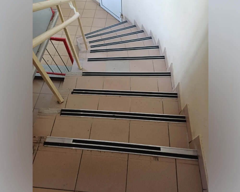 Порог одноуровневый ПС 08.1800.15 Черный