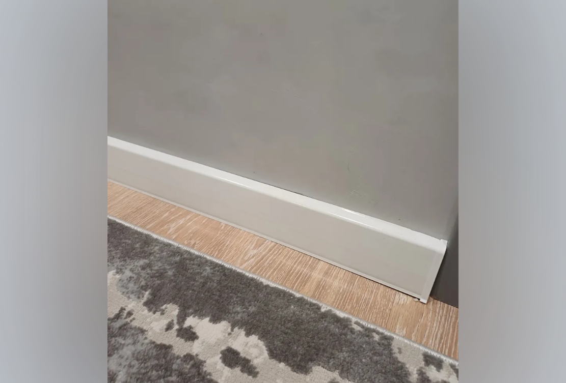 Плинтус ПВХ Cezar матовый с мягким краем HI-LINE PRESTIGE 335 Травертин хель