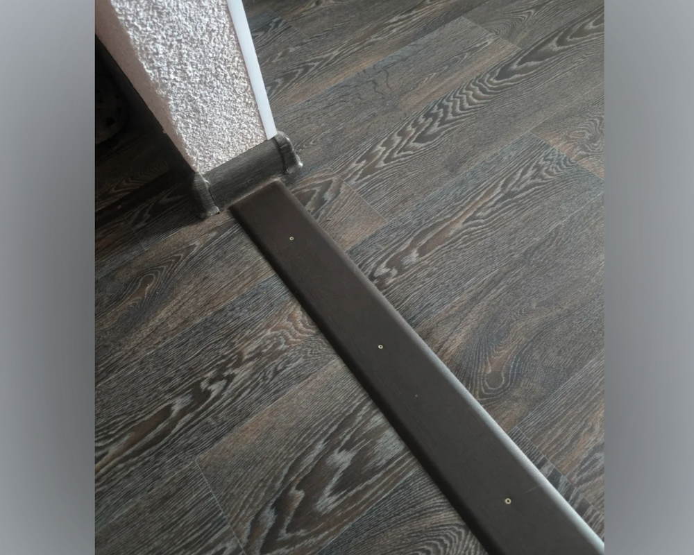 Порог одноуровневый ПС 18.900.15 Черный