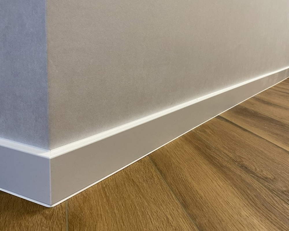 Плинтус ХДФ Dollken Cubu Flex Life XL 80 мм х 2,5 м 5012 Белый