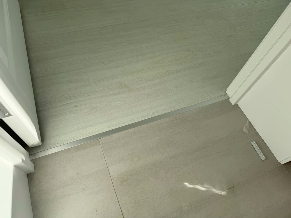 PV101-03 Профиль T-образный плоский BS Серебро блестящее 10мм х 2.7м