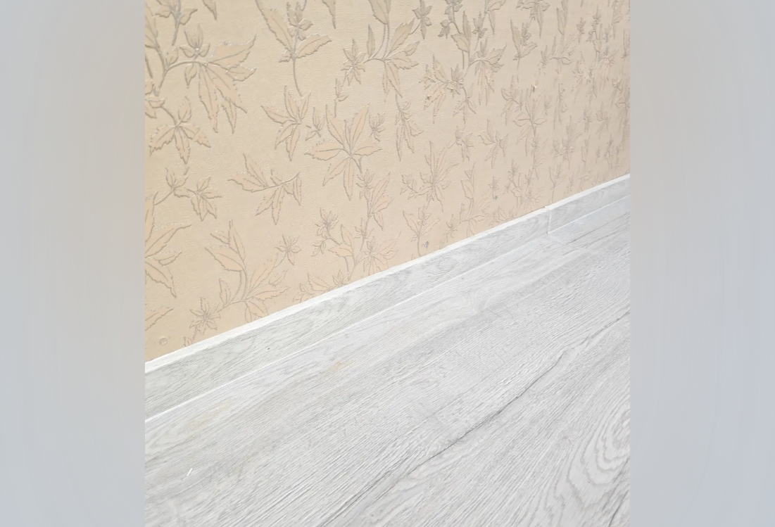 Плинтус ПВХ Cezar матовый с мягким краем HI-LINE PRESTIGE 335 Травертин хель