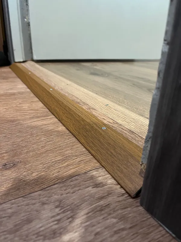 Порог разноуровневый ПР 02.900.054 0,9 м Клен северный