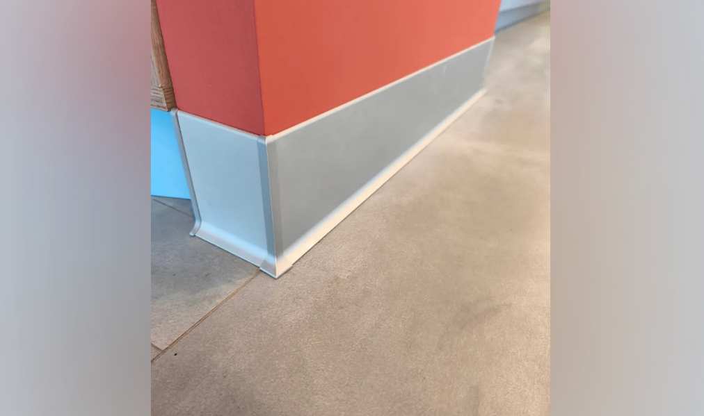 Плинтус алюминиевый Волшебная палочка 40 мм 3,0 м Серебро матовое