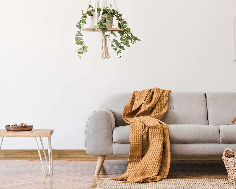 Плинтус ПВХ со съемной панелью Идеал Деконика 70 мм 212 Дуб светлый