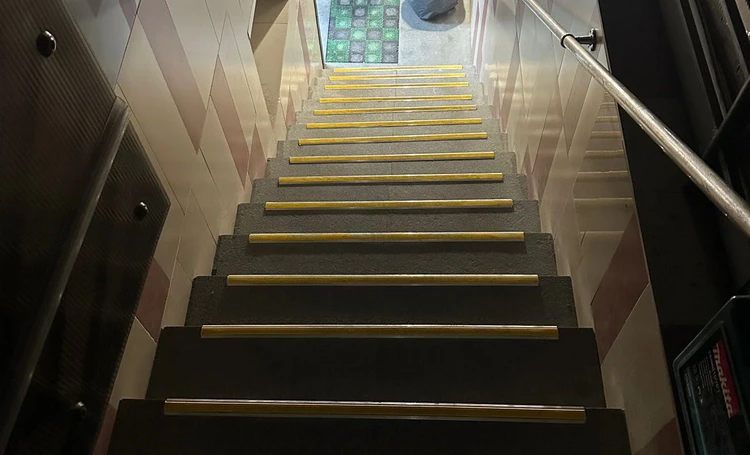 Порог угловой ПУ 71.2700.204л Бронза