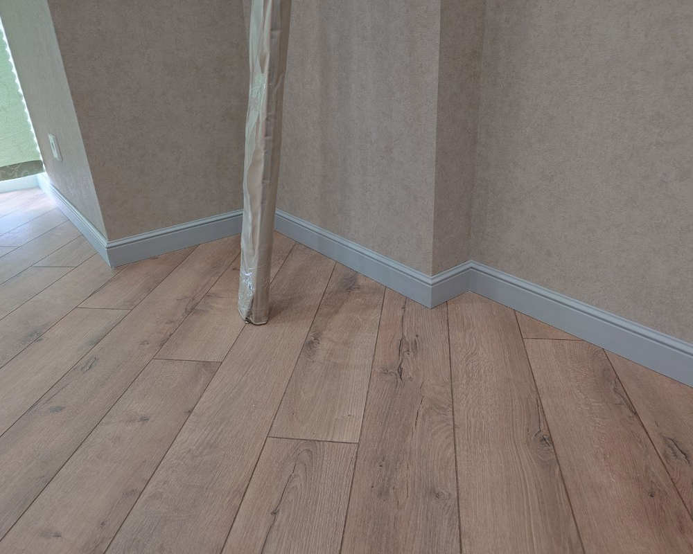 Плинтус из полистирола высокой плотности Волшебная Палочка 100*13*2000. MSPOL 103. Окраска включена в стоимость