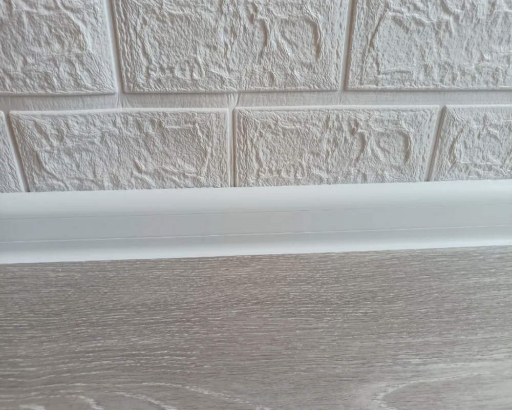 Плинтус ПВХ Волшебная палочка 58мм 2,2м 5803